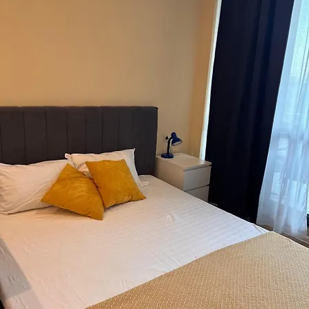 Apartment The Golden Compass , Pool And Sea Nearby